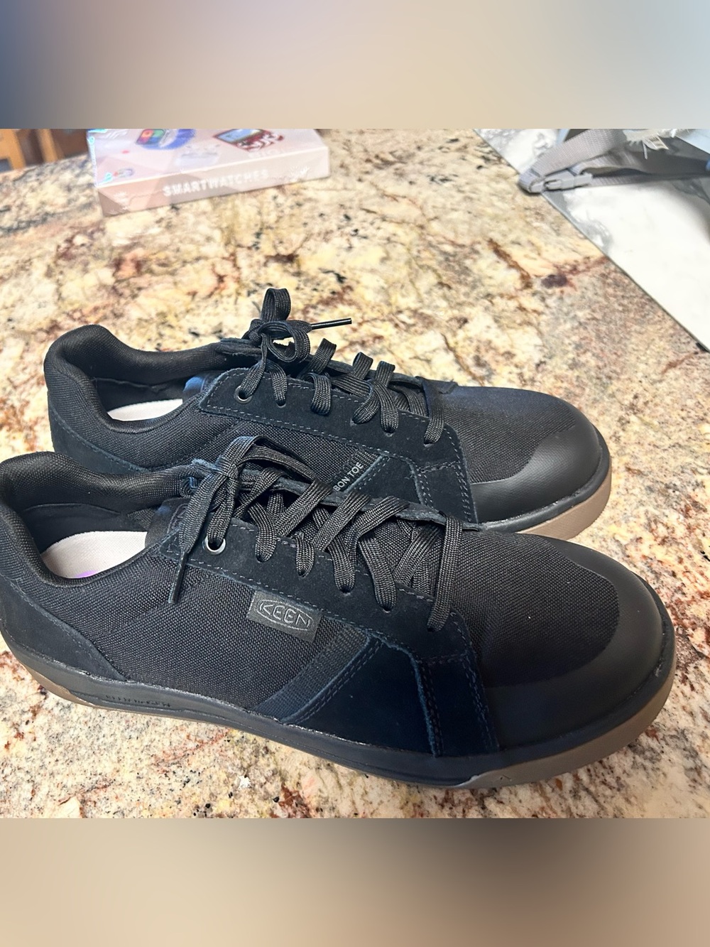NEW Keen Men's 10.5 Black Low-Top Lace-Up Carbon Steel Toe Work Shoes Sneakers